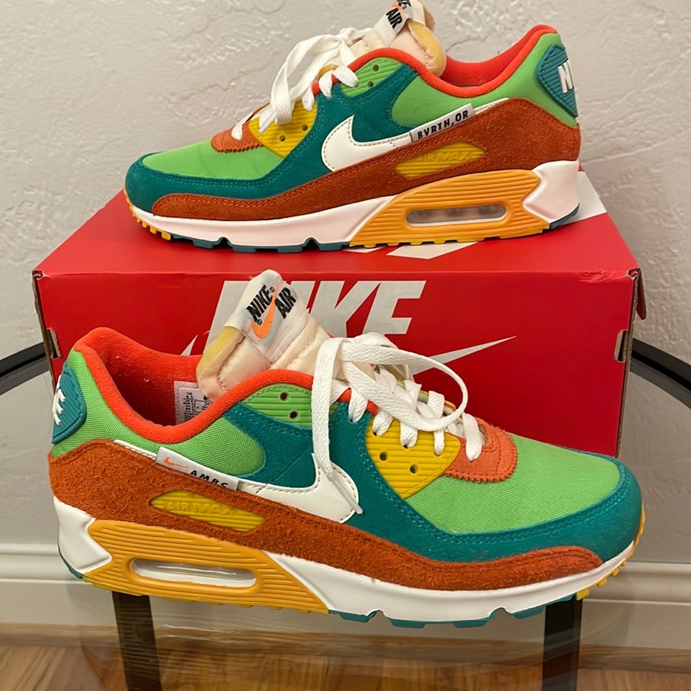 Nike Air Max 90 SE DC9336 300. “Running Club.” Men’s 9.5. Used with box.